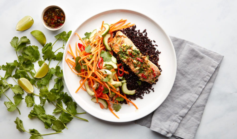 Sticky asian salmon with carrot salad _ black rice_1